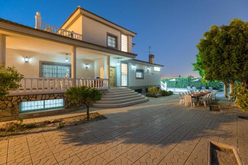 Hotel Fidalsa Grand White House