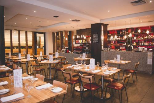 Restaurant, Dandenong Central Apartment Hotel in Dandenong Restaurant, Dandenong Central Apartment Hotel in Dandenong