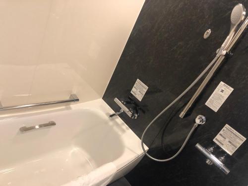 Shower, Kobe Luminous Hotel Sannomiya in Kobe Shower, Kobe Luminous Hotel Sannomiya in Kobe