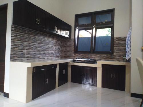 Kitchen, Homestay Purbalingga di Pusat Kota by Simply Homy in Purbalingga Kitchen, Homestay Purbalingga di Pusat Kota by Simply Homy in Purbalingga
