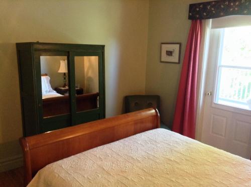 This photo about Une Fleur au Bord de l'Eau shared on HyHotel.com