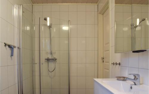 חדר אמבטיה, Three-Bedroom Holiday Home in Farsund in פלקפיורד חדר אמבטיה, Three-Bedroom Holiday Home in Farsund in פלקפיורד