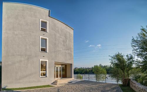 مدخل, Four Seasons Riverside in Kutaisi مدخل, Four Seasons Riverside in Kutaisi