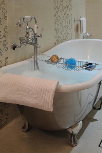 Bathroom, Hotel Bonconte in Urbino Bathroom, Hotel Bonconte in Urbino
