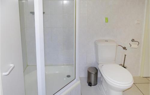Bathroom, Nice Apartment In Lauenburg With Sauna, Wifi And Outdoor Swimming Pool in Lauenburg/Elbe Bathroom, Nice Apartment In Lauenburg With Sauna, Wifi And Outdoor Swimming Pool in Lauenburg/Elbe
