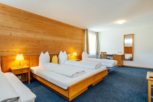Hotel-Restaurant Bellevue in Flims Hotel-Restaurant Bellevue in Flims