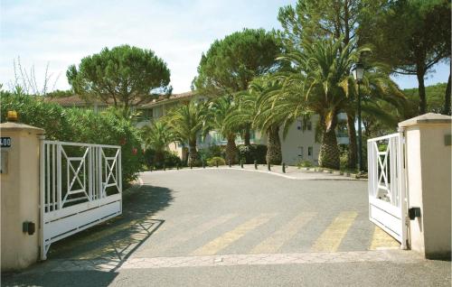 Exterior view, Amazing apartment in Saint Raphael with 2 Bedrooms, WiFi and Outdoor swimming pool in Vallon du Mal Temps Exterior view, Amazing apartment in Saint Raphael with 2 Bedrooms, WiFi and Outdoor swimming pool in Vallon du Mal Temps