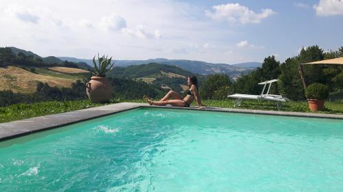 Swimming pool, B&B La Pace in Piandimeleto Swimming pool, B&B La Pace in Piandimeleto