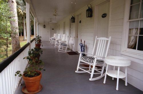Exterior view, Monmouth Historic Inn in Natchez (MS) Exterior view, Monmouth Historic Inn in Natchez (MS)
