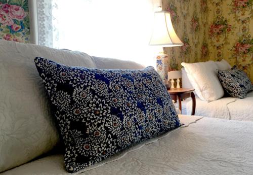 This photo about Coach House Inn shared on HyHotel.com