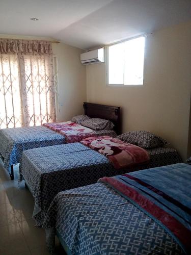 Hotel Habitación grande,aire acondicionado.