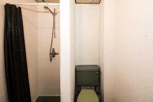 Bathroom, The Silver Strand Hotel in South Shore Bathroom, The Silver Strand Hotel in South Shore