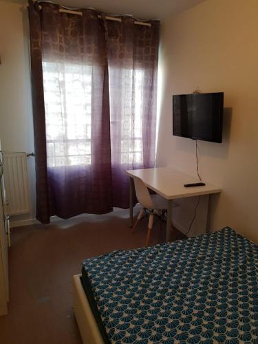 Cozy Appartement Centre-Ville Les Ulis in Bures-sur-Yvette Cozy Appartement Centre-Ville Les Ulis in Bures-sur-Yvette
