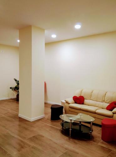 Előcsarnok, Verona Enjoy near Szent Zeno Maggiore Bazilika Előcsarnok, Verona Enjoy near Szent Zeno Maggiore Bazilika