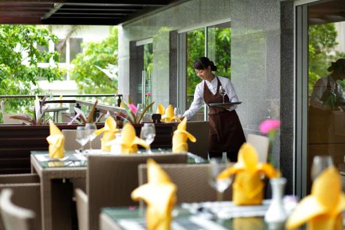 Food and beverages, Fraser Suites Hanoi in Tay Ho District Food and beverages, Fraser Suites Hanoi in Tay Ho District