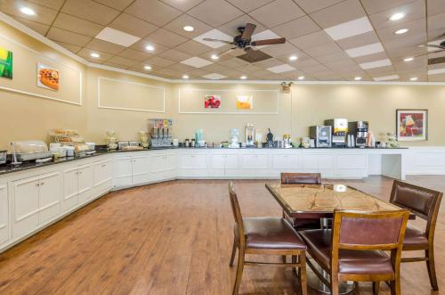 Hrana i piće, Quality Inn Roanoke Airport in Roanoke (VA) Hrana i piće, Quality Inn Roanoke Airport in Roanoke (VA)