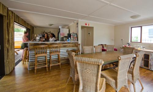 Sala de estar/TV partilhada, Island Vibe Knysna in Knysna Sala de estar/TV partilhada, Island Vibe Knysna in Knysna