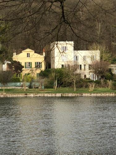 Surrounding environment, Exceptionnel, 130 m2, vue aerienne sur Paris in Ville-d'Avray Surrounding environment, Exceptionnel, 130 m2, vue aerienne sur Paris in Ville-d'Avray