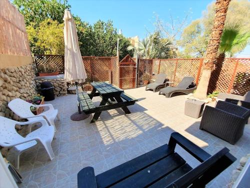 Balkon/teras, Aloni Neve Zohar Guest House Dead Sea in Laut Mati Balkon/teras, Aloni Neve Zohar Guest House Dead Sea in Laut Mati