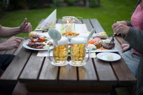 Makanan dan Minuman, Landgasthof Hotel Sauer in Eimelrod Makanan dan Minuman, Landgasthof Hotel Sauer in Eimelrod