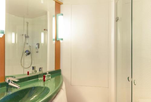 This photo about ibis Besancon la City shared on HyHotel.com