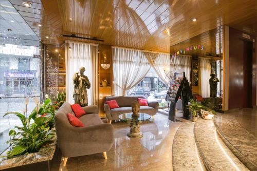 大厅, Yomo Imperial in 桑特朱莉娅德洛里亚 大厅, Yomo Imperial in 桑特朱莉娅德洛里亚