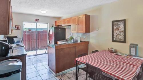 주방, Crocodhouse early check in free parking 7 years hosting in Fort Laud in 윌턴 매너스 주방, Crocodhouse early check in free parking 7 years hosting in Fort Laud in 윌턴 매너스