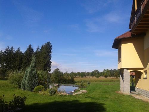 Garden, Penzion Stary dvur in Sázava (Vysocina) Garden, Penzion Stary dvur in Sázava (Vysocina)