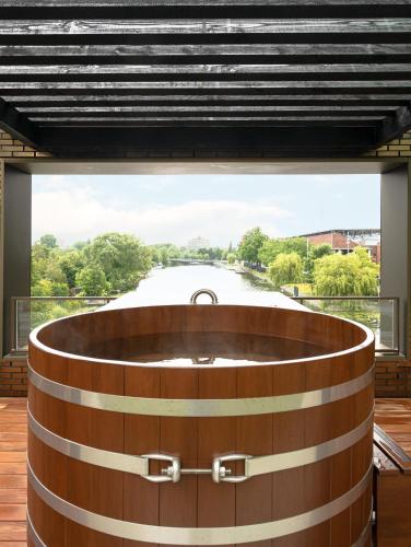 bubbelbad, Olympic Hotel Amsterdam in Amsterdam bubbelbad, Olympic Hotel Amsterdam in Amsterdam