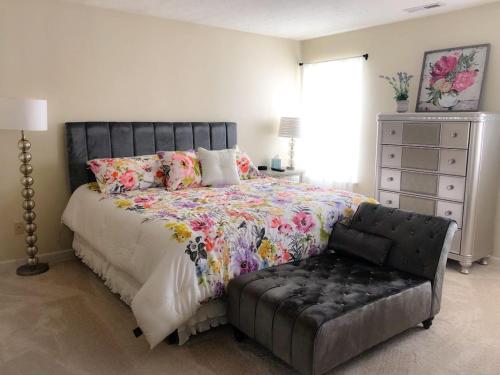 A.O. Bungalow - Modern Attached Home in Monroe (OH) A.O. Bungalow - Modern Attached Home in Monroe (OH)