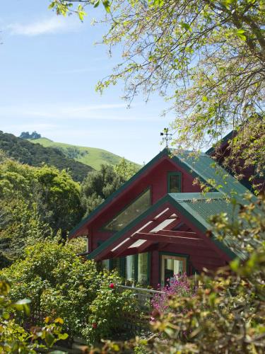 Hereweka Garden Retreat in Portobello Hereweka Garden Retreat in Portobello