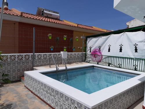 Úszómedence, Spacious Apartment in Villa Noelia Benalmadena with Private Pool, Garden & Parking in Arroyo de La Miel Úszómedence, Spacious Apartment in Villa Noelia Benalmadena with Private Pool, Garden & Parking in Arroyo de La Miel
