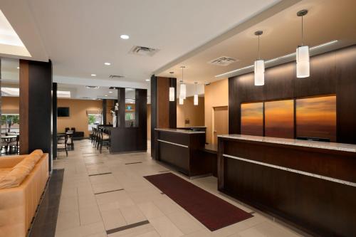 Vestíbulo, Days Inn & Suites by Wyndham Winnipeg Airport Manitoba in Winnipeg (MB) Vestíbulo, Days Inn & Suites by Wyndham Winnipeg Airport Manitoba in Winnipeg (MB)