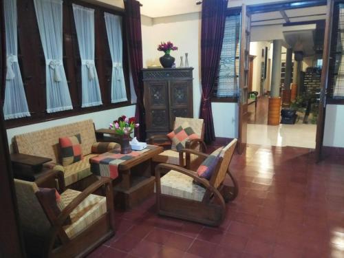 Doeloerkoe Homestay in Pasar Kliwon Doeloerkoe Homestay in Pasar Kliwon