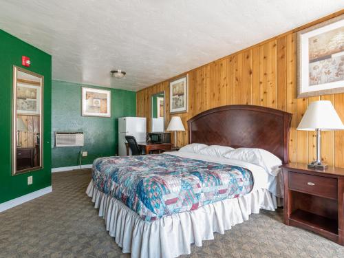 Hotel OYO Hotel Medford North OR