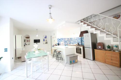 Kitchen, Edri beach house in Salerno Kitchen, Edri beach house in Salerno
