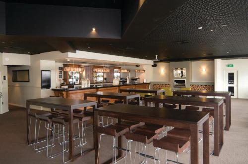 ผับ/เลาจน์, ดิสติงชั่น พาล์มเมอร์สตั้น นอร์ธ โฮเต็ล แอนด์ คอนเฟอเรนซ์ เซ็นเตอร์ (Distinction Palmerston North Hotel & Conference Centre) in พาลเมอร์สตันเหนือ ผับ/เลาจน์, ดิสติงชั่น พาล์มเมอร์สตั้น นอร์ธ โฮเต็ล แอนด์ คอนเฟอเรนซ์ เซ็นเตอร์ (Distinction Palmerston North Hotel & Conference Centre) in พาลเมอร์สตันเหนือ