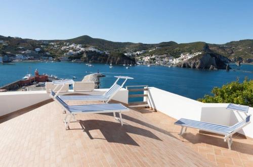 Balcony/terrace, B&B La Terrazza Sul Porto in Ponza Island Balcony/terrace, B&B La Terrazza Sul Porto in Ponza Island
