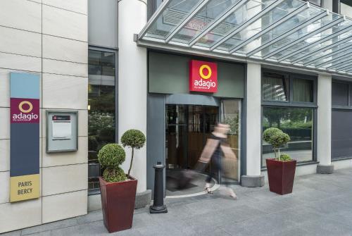 Entrance, Adagio Paris Bercy Village Aparthotel in 12th - Bercy - Gare de Lyon Entrance, Adagio Paris Bercy Village Aparthotel in 12th - Bercy - Gare de Lyon