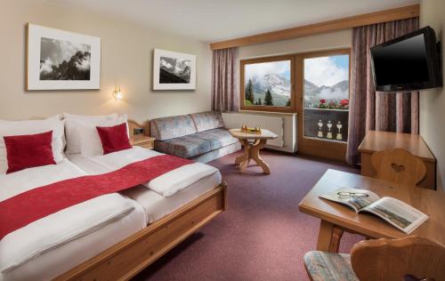 Hotel Hohlenstein in Hintertux Glacier Hotel Hohlenstein in Hintertux Glacier