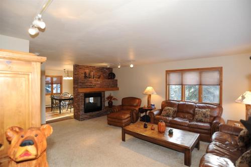 72 Clubhouse in Sally Barber 72 Clubhouse in Sally Barber