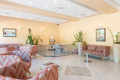 Αίθουσα υποδοχής, Hotel Tivoli in Διετικόν Αίθουσα υποδοχής, Hotel Tivoli in Διετικόν