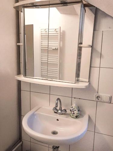 Bathroom, Gemutliche Fewo Angela 5 im Westerwald in Bad Marienberg (Westerwald) Bathroom, Gemutliche Fewo Angela 5 im Westerwald in Bad Marienberg (Westerwald)