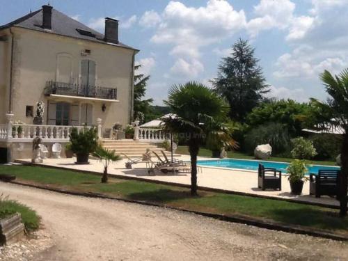 Facilities, En bord de riviere in Cancon Facilities, En bord de riviere in Cancon