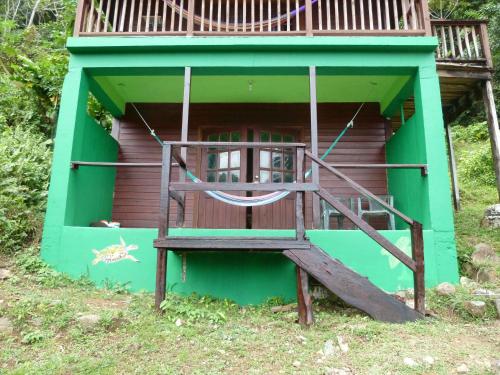 Balkon/teras, 3 Rivers Eco Lodge in Rosalie Balkon/teras, 3 Rivers Eco Lodge in Rosalie