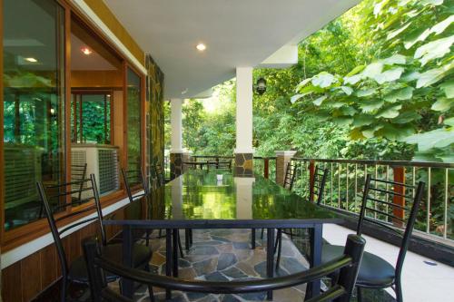 Namtok Sarika Resotel near Lan Rak Waterfall Namtok Sarika Resotel near Lan Rak Waterfall