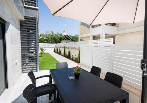 Balcony/terrace, Balfour sea view city center in Nahariya Balcony/terrace, Balfour sea view city center in Nahariya