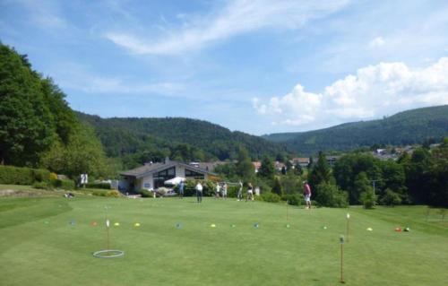 Igralište za golf (uz hotel), Nashira Schwarzwald in Bad Herrenalb Igralište za golf (uz hotel), Nashira Schwarzwald in Bad Herrenalb