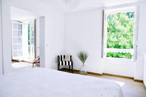 GLYCINES COUNTRY GUESTHOUSE in Villiers-le-Mahieu GLYCINES COUNTRY GUESTHOUSE in Villiers-le-Mahieu