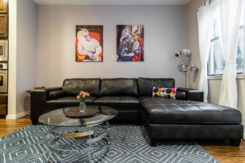 DownTown Three Bedroom Townhome Sleeps 8 in Ист-Даллас DownTown Three Bedroom Townhome Sleeps 8 in Ист-Даллас